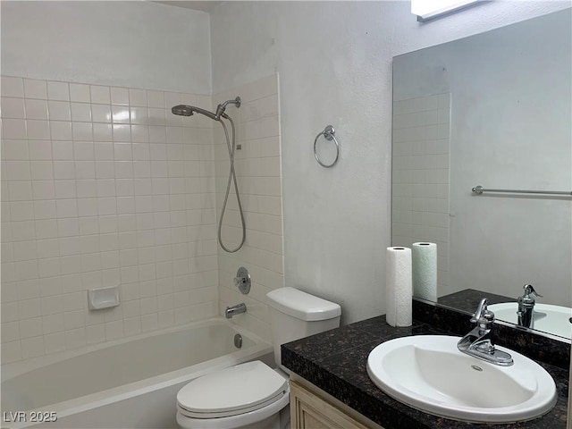 6704 Lost River Ct, Las Vegas, NV 89108 - full bath with vanity and tub / shower combination
