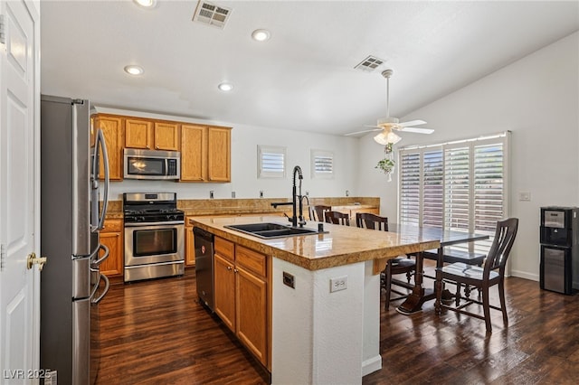 7927 Villa Salsa Ave, Las Vegas, NV 89131 - kitchen with stainless steel appliances, plenty of natural light, a kitchen bar, an island with sink, and recessed lighting