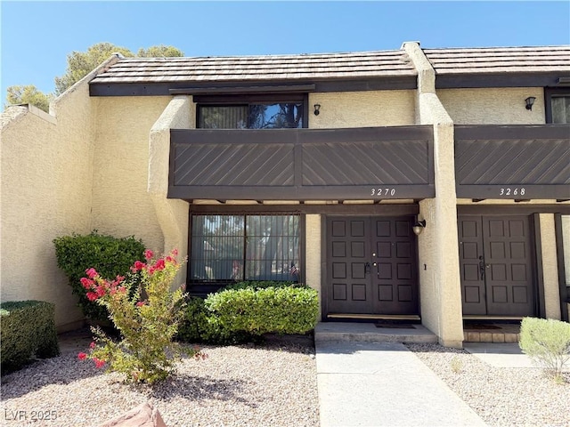 3270 Liahona Way, Las Vegas, NV 89121 - property entrance featuring stucco siding and a balcony