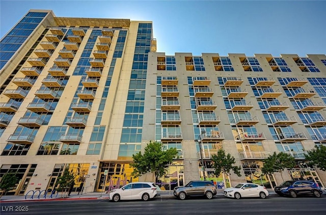 353 E Bonneville Ave Unit 449, Las Vegas, NV 89101 - view of apartment building / complex