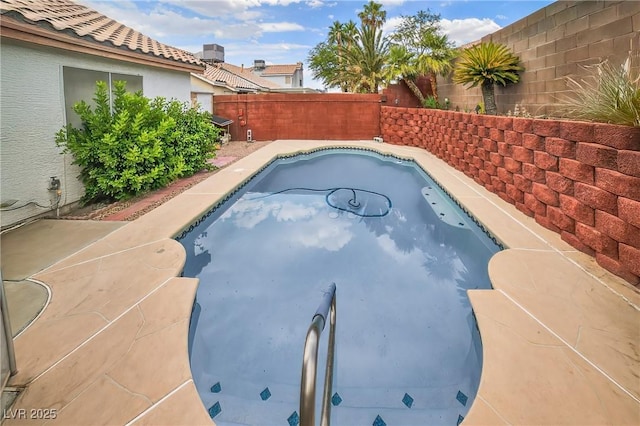 114 Tamarack Dr, Henderson, NV 89002 - view of swimming pool featuring a fenced backyard