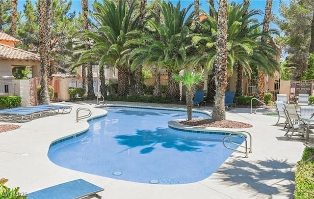 2925 Wigwam Pkwy Unit 123, Henderson, NV 89074 - community pool with a patio