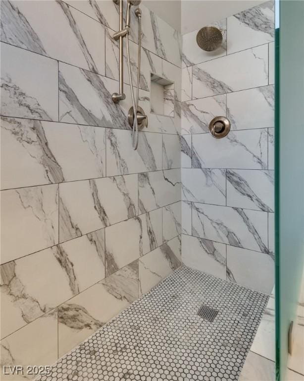 7816 Calico Flower Ave, Las Vegas, NV 89128 - bathroom with a tile shower