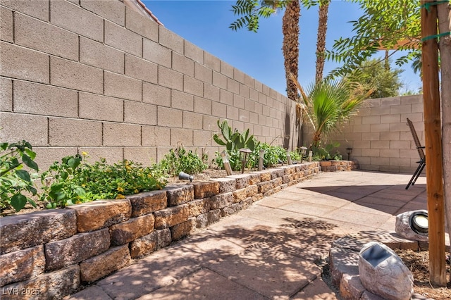 2180 Polynesia Cir, Henderson, NV 89074 - fenced backyard with a patio area