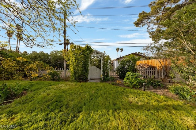2400 Llewellyn Dr, Las Vegas, NV 89102 - view of yard
