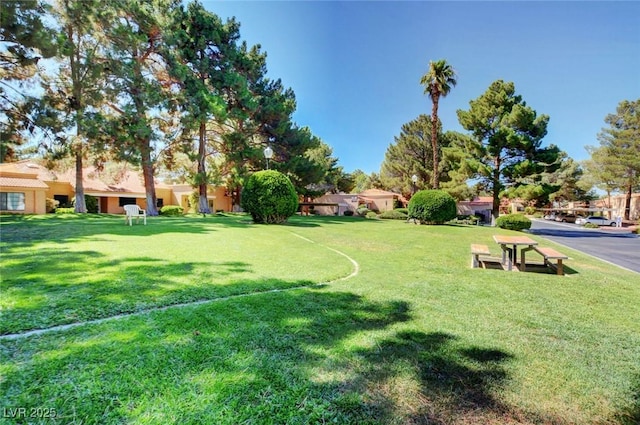 2851 S Valley View Blvd Unit 1039, Las Vegas, NV 89102 - view of property's community with a yard