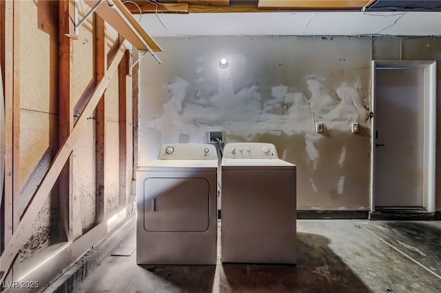 1012 Greystone Dr, Las Vegas, NV 89108 - laundry room featuring washer and clothes dryer