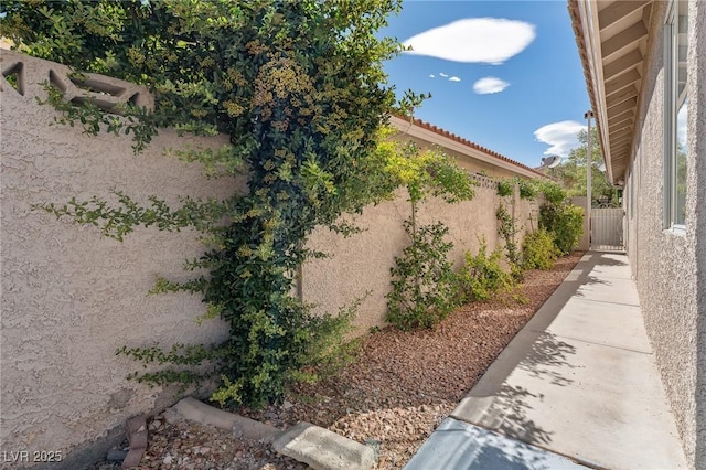 1908 Summit Pointe Dr, Las Vegas, NV 89117 - view of yard with a gate