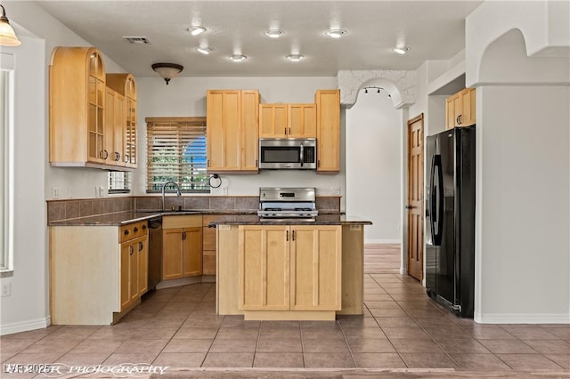 920 Vista Del Sol Ct, Mesquite, NV 89027 - kitchen featuring stainless steel appliances, light brown cabinetry, and dark countertops