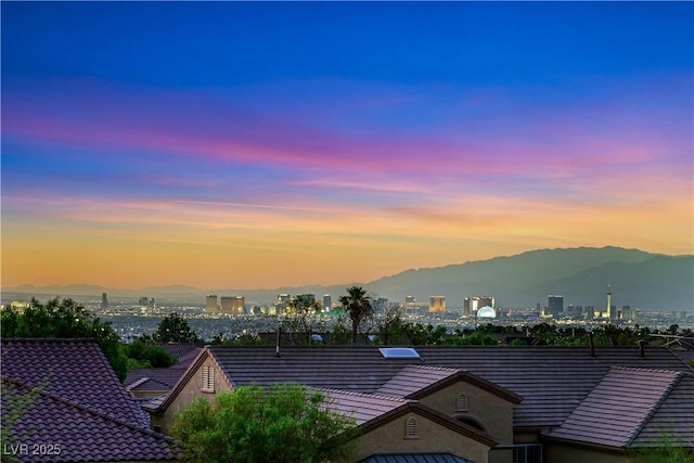 1637 Wellington Springs Ave, Henderson, NV 89052 - water view featuring a mountain backdrop and nearby urban area