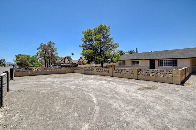 2315 Lincoln Rd, Las Vegas, NV 89115 - photo 1