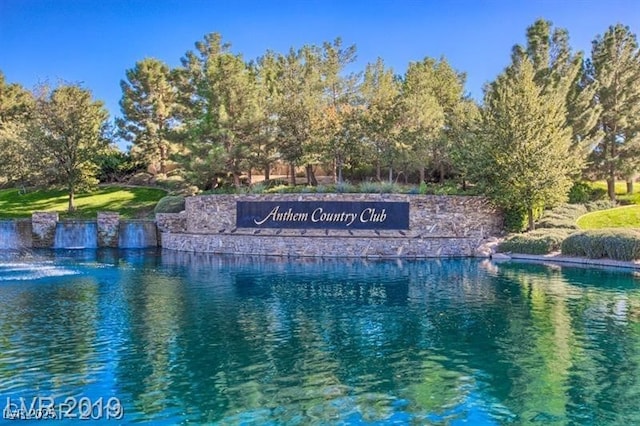 15 Emerald Dunes Cir, Henderson, NV 89052 - community / neighborhood sign with a water view
