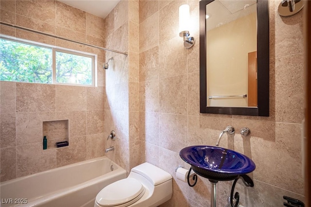 15 Emerald Dunes Cir, Henderson, NV 89052 - bathroom with bathtub / shower combination and tile walls