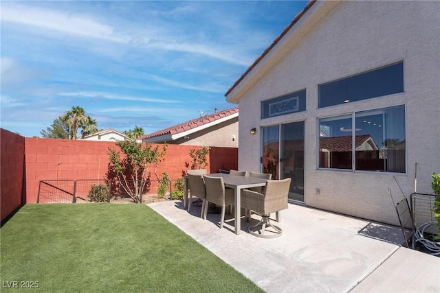 1910 Coyote Pass Way, Henderson, NV 89012 - fenced backyard with a patio area