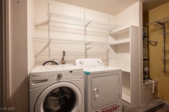 10414 Midseason Mist St, Las Vegas, NV 89183 - laundry area featuring independent washer and dryer