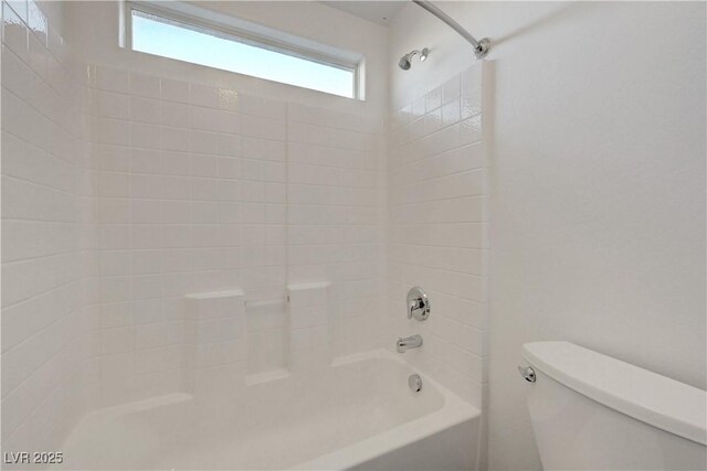 1069 Aspen Cliff Dr, Henderson, NV 89011 - full bathroom featuring tub / shower combination and plenty of natural light