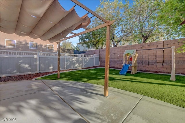 1069 Aspen Cliff Dr, Henderson, NV 89011 - fenced backyard featuring a pergola and a patio