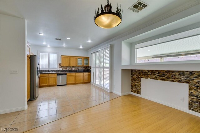 10513 Shanna Trellis Ave, Las Vegas, NV 89144 - kitchen featuring stainless steel appliances, light wood-style floors, dark countertops, plenty of natural light, and recessed lighting