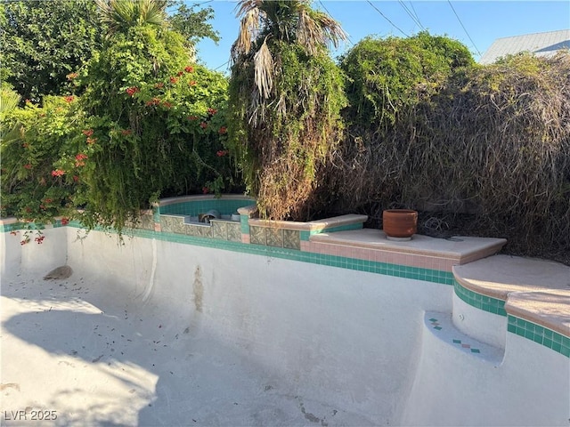 4928 E Philadelphia Ave, Las Vegas, NV 89104 - view of swimming pool featuring an empty pool
