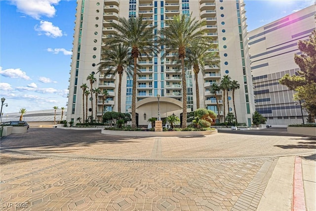 2877 Paradise Rd Unit 702, Las Vegas, NV 89109 - view of apartment building / complex