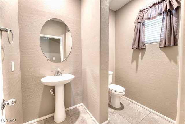 4206 Topaz Hills Dr, North Las Vegas, NV 89032 - bathroom with a textured wall and tile patterned floors