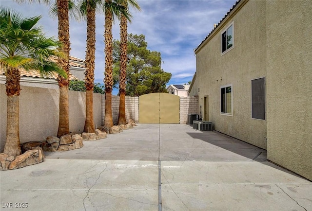 2073 Sapphire Valley Ave, Henderson, NV 89074 - view of patio featuring a gate