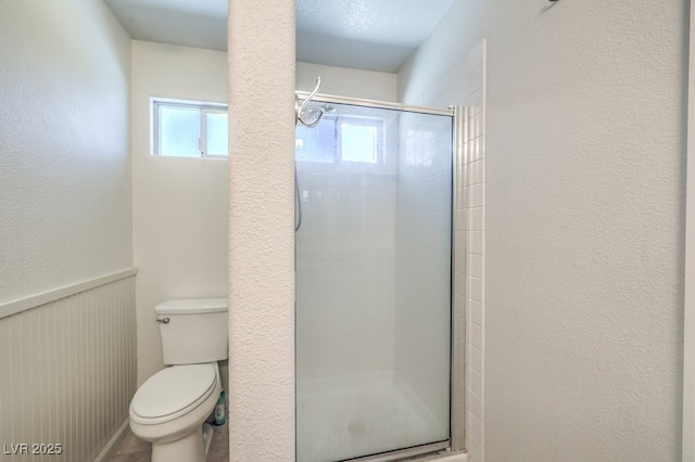 520 Arrowhead Trl Unit 522, Henderson, NV 89015 - bathroom featuring plenty of natural light, a stall shower, and a textured wall