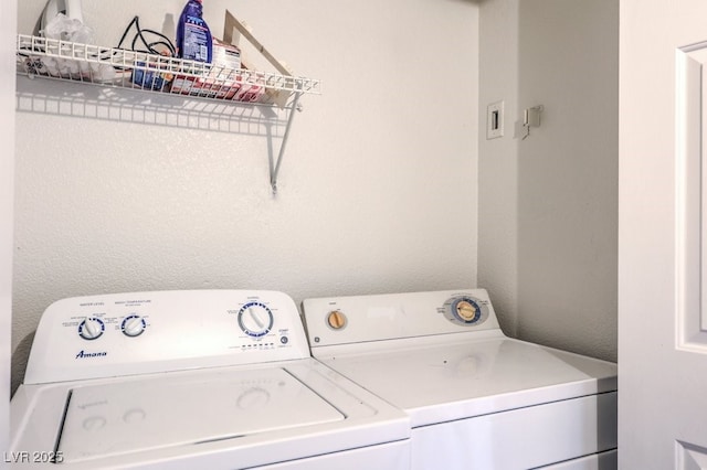 520 Arrowhead Trl Unit 522, Henderson, NV 89015 - laundry room featuring washer and dryer