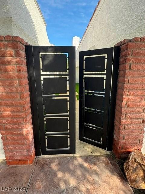 940 Vegas Valley Dr, Las Vegas, NV 89109 - view of gate