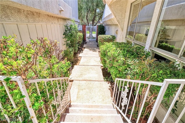 940 Vegas Valley Dr, Las Vegas, NV 89109 - view of yard with a gate