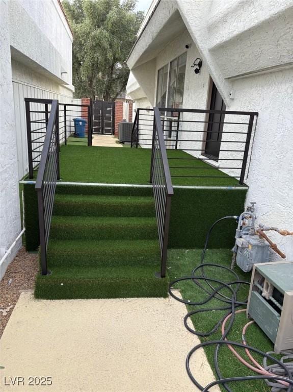 940 Vegas Valley Dr, Las Vegas, NV 89109 - view of yard