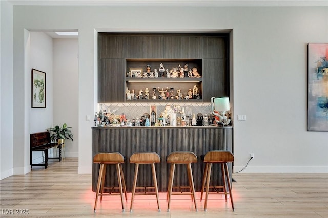 527 Serenity Point Dr, Henderson, NV 89012 - indoor dry bar with light wood-style flooring and backsplash
