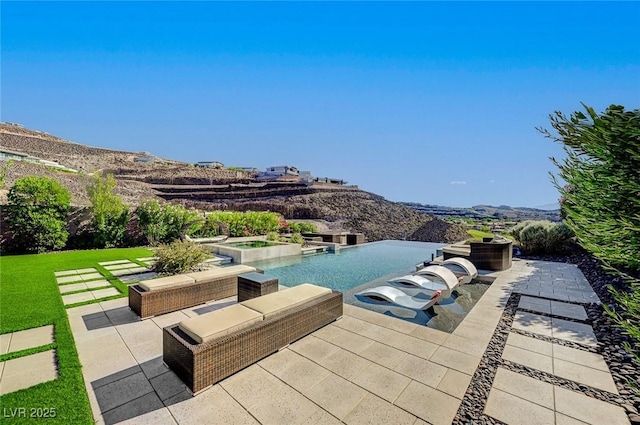 527 Serenity Point Dr, Henderson, NV 89012 - view of swimming pool with a patio area, a pool with connected hot tub, and a mountain view