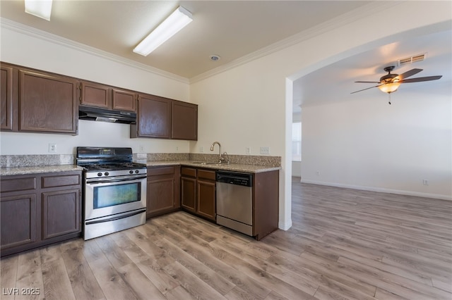 2400 Dutchmans Pipe Ct, Las Vegas, NV 89106 - kitchen with stainless steel appliances, under cabinet range hood, light wood finished floors, crown molding, and a ceiling fan