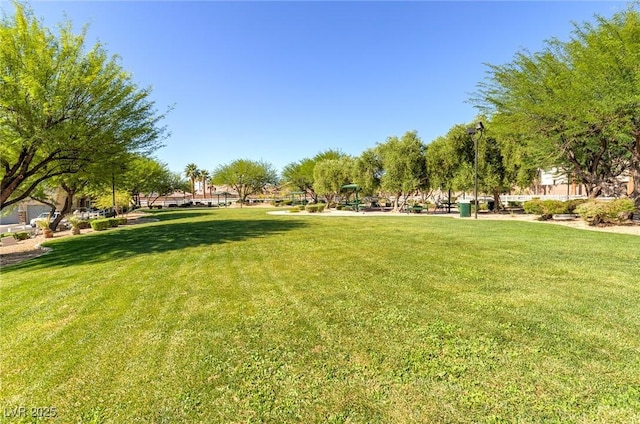 8843 Tomnitz Ave Unit 102, Las Vegas, NV 89178 - surrounding community featuring a yard
