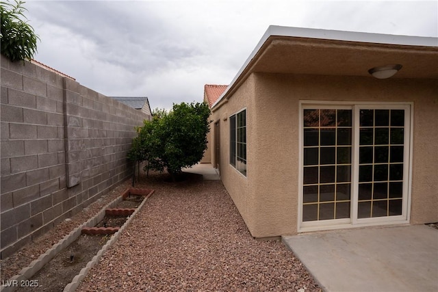 904 Swift Bear St, Henderson, NV 89002 - view of side of home with stucco siding and a patio area