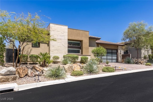 975 Amara Way, Henderson, NV 89052 - view of front facade featuring a garage, stucco siding, and driveway
