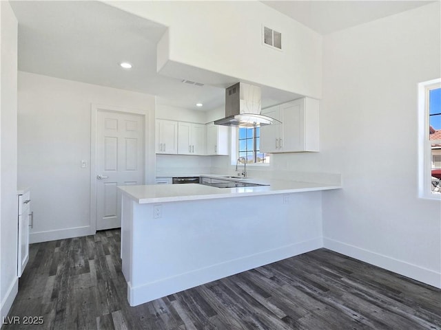 3326 Mount Charleston Dr, Pahrump, NV 89048 - kitchen featuring dark wood finished floors, light countertops, white cabinetry, a peninsula, and recessed lighting