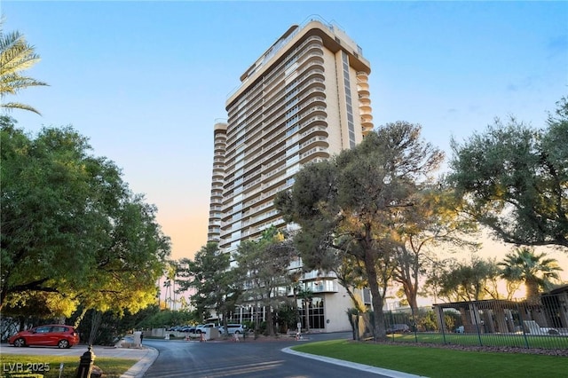 3111 Bel Air Dr Unit 12E, Las Vegas, NV 89109 - photo 1