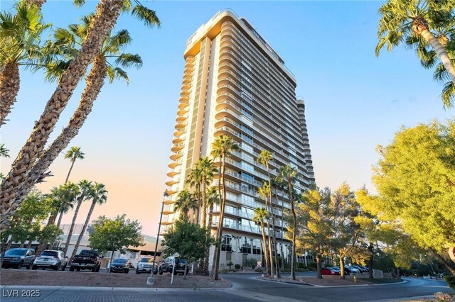 3111 Bel Air Dr Unit 12E, Las Vegas, NV 89109 - photo 2