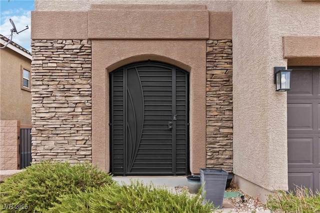 176 Dunblane St, Henderson, NV 89012 - exterior view of stone siding and stucco siding