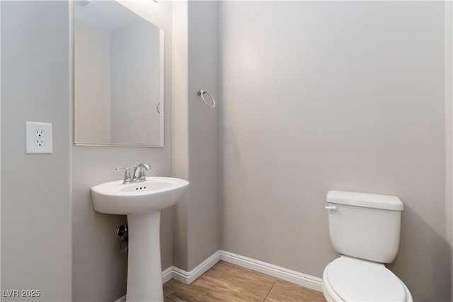 176 Dunblane St, Henderson, NV 89012 - bathroom with toilet and baseboards