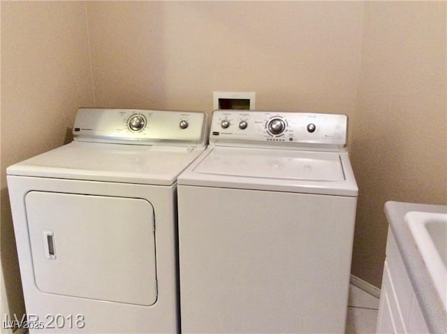 1710 N Murphy St, Pahrump, NV 89060 - laundry area featuring washing machine and dryer