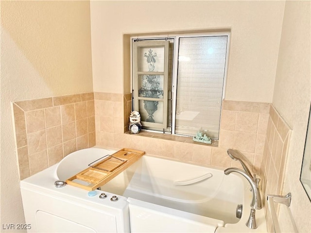 1710 N Murphy St, Pahrump, NV 89060 - bathroom featuring a garden tub