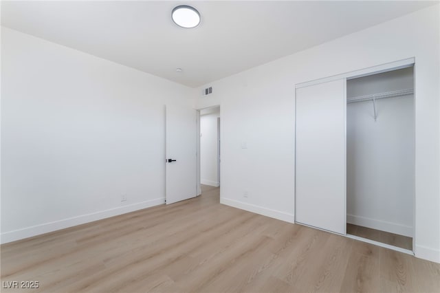 2 Utah Way, Henderson, NV 89015 - unfurnished bedroom featuring light wood-style floors and a closet