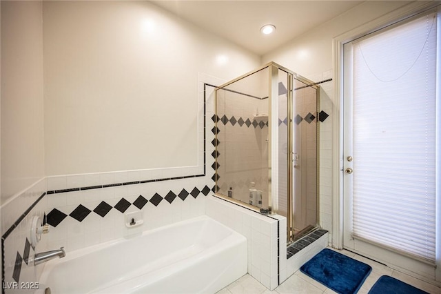 8925 Wild Creek Ct, Las Vegas, NV 89117 - full bath with a garden tub, a shower stall, and recessed lighting