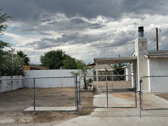 2645 Cedar Ave, Las Vegas, NV 89101 - view of gate