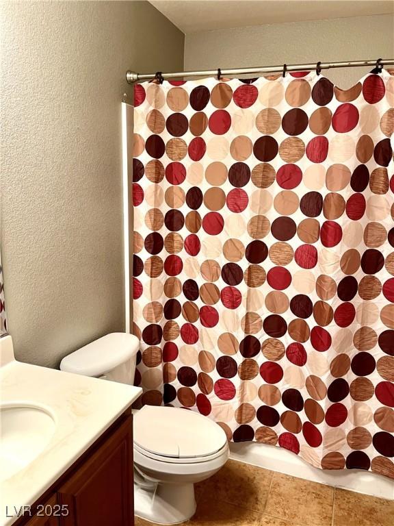 10450 Badger Ravine St, Las Vegas, NV 89178 - full bath with a textured wall, vanity, and a shower with curtain
