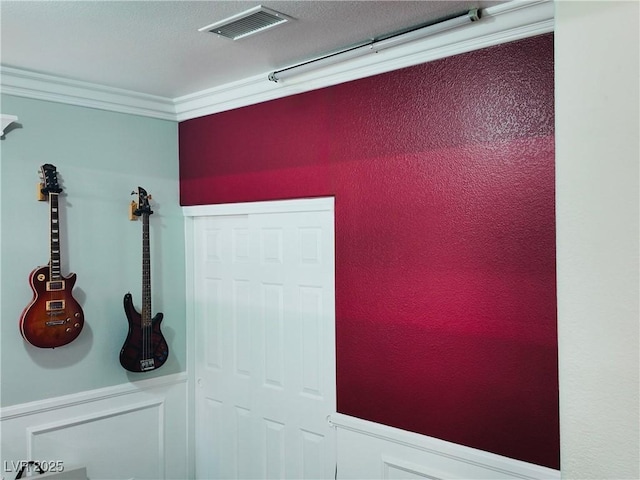 3009 Austin Pale Ave, North Las Vegas, NV 89081 - detailed view of ornamental molding and a wainscoted wall