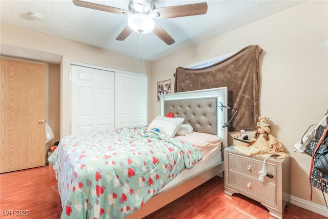2666 Aarondavid Dr, Las Vegas, NV 89121 - bedroom featuring a closet, wood finished floors, ceiling fan, and a textured ceiling
